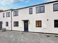 Adeluxe Home - Luxury 2 Bedroom Entire House with Free WiFi, Disney, Netflix and Amazon Prime Included - B&B Burton upon Trent