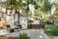 Beautiful Cottage on Historic Grounds - B&B Reno