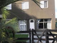Casa con Pileta Roldan - B&B