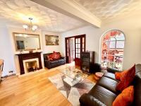 3 Bedroom House in DA15 - Bed and Breakfast