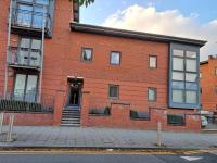 ParkCentral Birmingham City Centre - near Chinatown - private gated free parking - B&B Birmingham