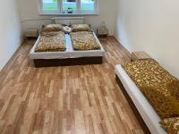 Apartmán ve městě Ostrov pro 4 osoby - B&B Ostrov