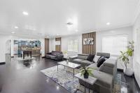 Central Location Family Size Home - B&B