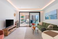 Jade Tower - 2-Bedroom Coastal Luxury Apartment in Fuengirola - Bed and Breakfast Fuengirola