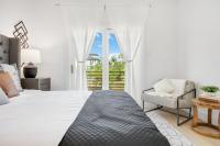 Modern 3BR Near Minute Maid Ensuite & Balcony - B&B Houston