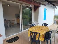 Maison indivi 4-6 Pers face a la mer grand Jardin Ideal Famille avec Animaux Saint Clair Le Lavandou - Chambres d'hôtes Le Lavandou
