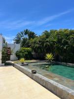 Blue Palm Villa with Private Pool & Tropical Garden - Bed and Breakfast Cap Malheureux