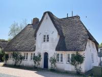 Kapitänshaus von 1712 - neu saniert - Bed and Breakfast Nieblum