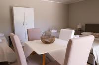 Studio Lit King-Size