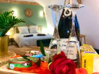 Suites Brive - Charmantes Suites Terracotta et Bali - Coup de Cœur - Hyper Centre Historique - B&B
