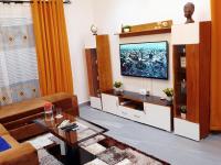 Appartement Cosy & Chill avec Groupe Electrogène, Forage, Parking, Gardien et WiFi - B&B Douala