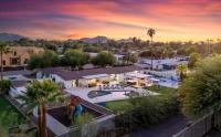 Sportscourt Pool Hot Tub Game Room Playground - B&B Phoenix