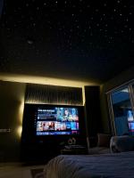 Luxurious Studio at PENTA SQUARE PHASE-5 - B&B