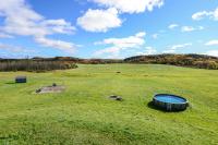 Farmhouse Getaway on 5 Acres Family Friendly - B&B