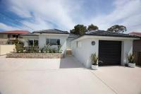 Stone's Throw Cottage - B&B