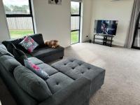 Location ,location sunny house in rolleston - B&B