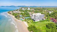 Escape Condominiums Beachfront Suites - Mae Phim - B&B Rayong