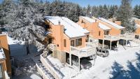 Wabasso 8 Cozy Snowshoe Retreat Covered EZ Parking WiFi Deck - B&B