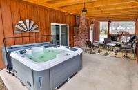 Mountain Cabin with Scenic Views and Hot Tub - Chambres d'hôtes Windham