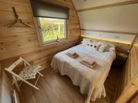 Large Cabin with Hot Tub