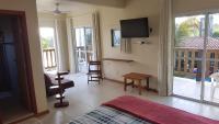 Deluxe Queen Suite