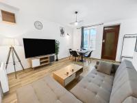 Maison lumineuse avec verrière & grand écran - B&B