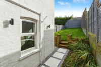 Luxurious 10-Person Modern House with Garden in Central Tonbridge - B&B