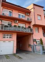 Twins Osijek - private parking - B&B