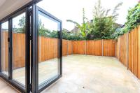 Battersea Spacious Home Perfect for Family and Groups with Free Parking Sleep 8 - B&B