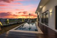 The R Villa Ranakah, comfy, luxury, central - B&B Munggu