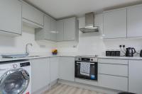 BRAND NEW Luxe Two Bedroom Flat! Excellent WiFi - B&B