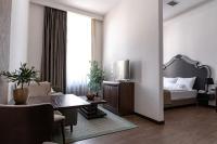 King Studio with Sofa Bed