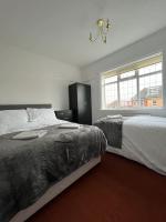West Street House-Furnished Let - Chambres d’hôtes Hoyland Nether
