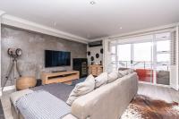 Luxury Secure Big Bay Apartment - B&B