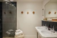 Camera Matrimoniale con Vista Giardino