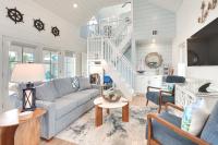 Margaritas and Parrots in PCB Beachy Bungalow! - B&B Panama City Beach