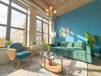 McCormick Place Beautiful 2BR Apartment with Optional Parking Sleeps up to 8 Near Soldier Field, Grant Park and Lakefront Trail - B&B Chicago