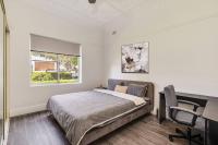 Spacious 3-Bedroom Family Home in Concord's Heart! - Chambres d’hôtes Sydney