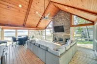 Dock and Panoramic Views Guntersville Lake Retreat! - Chambres d’hôtes Scottsboro