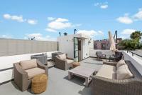 Spacious 4BR Townhouse with Free Parking and Rooftop - B&B