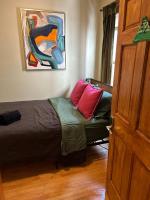 Green Room in Dorothys BNB - B&B