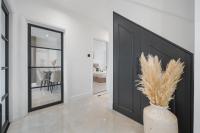 New Stunning Modern 2 Bedroom Apartment in Mill Hill next to Train Station! - B&B Hendon