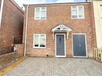 Beautiful four bedroom house, two bathroom, huge kitchen with free parking - B&B Southampton