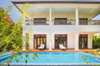 Villa with Garden View