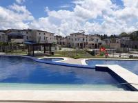 homefortzone Lipa fully interior netflix pool and free parking - B&B Lipa City
