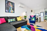 Sunny Southbank Retreat With City Views - Chambres d’hôtes Melbourne