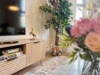 Luxury Central Windsor 5 Bed Home, Parking, Private Garden - Windsor Castle View, Legoland, Ascot, Heathrow Airport - Chambres d'hôtes Windsor