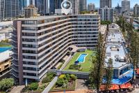 The Sands Apartment with Views & Parking - Bed and Breakfast Gold Coast