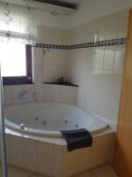 Schöne 120-qm-Ferienwohnung - Sonnenterrasse - Stadtgrenze Lübeck - B&B Stockelsdorf