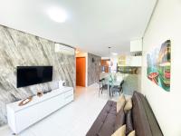 Appartamento con 2 Camere da Letto e Vista Piscina